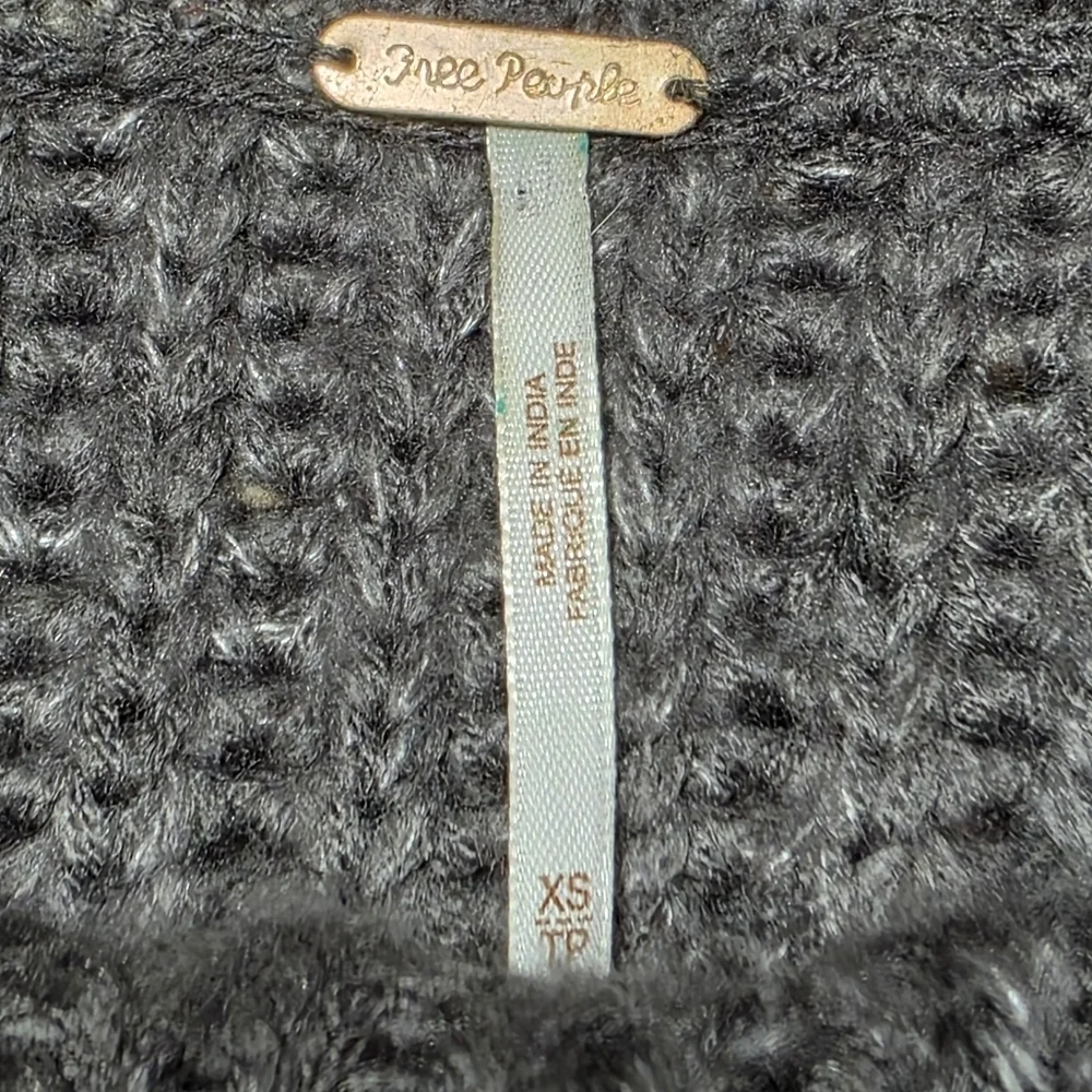 EUC FREE PEOPLE COZY CABLE OFF-SHOULDER CHARCOAL GREY SWEATER SZ XS
